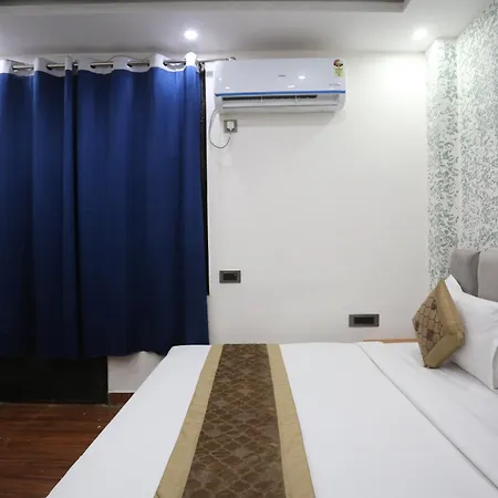 Hotel Twamev Couple Friendly Laxmi Nagar
